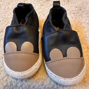 Used cute Pretty Brave little walker shoes with bear leather toe. Size M